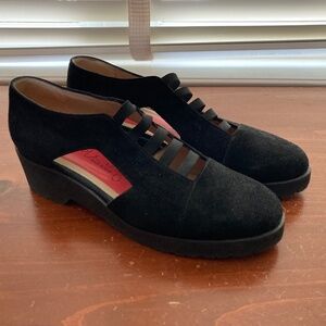 NWOT Pas de Rouge suede shoes
